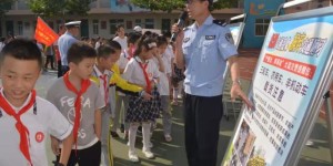 大荔公安交警全力为中小学生秋季开学保驾护航