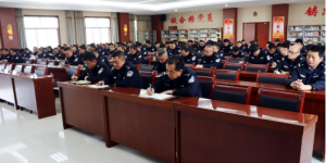 洛川公安：观《光荣的时刻》，坚理想信念