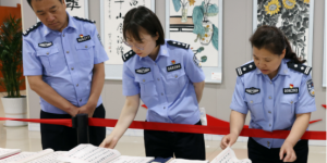 合阳公安参观庆祝建党100周年“百年辉煌 风华正茂”党史展、“中国梦?家乡好”书法绘画摄影非遗文创作品展