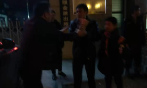 铜川市耀州区：孩子深夜独寻父 警民联手暖人心