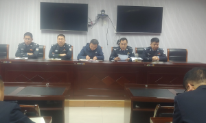 甘泉公安交警圆满完成国庆交通安保工作