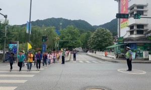 留坝：与群众携手，营造安全有序的道路交通环境