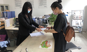 西咸新区沣东新城王寺街道:让群众真正感受业务“一次办”“就近办”的便利。