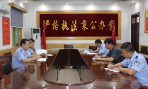兴平法院：边保社政委来院检查督导“六专四室”建设