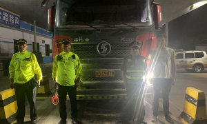 泾阳县交通运输局 ：打击超限超载违法行为 营造安全畅通道路环境