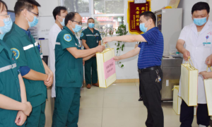 致敬医师！城固县医院领导班子亲切慰问一线医师