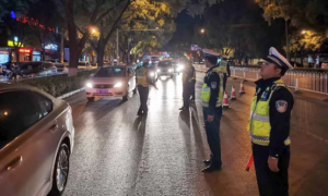 神木市公安局交警大队：强化安全检查，维护道路交通和谐