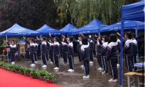 “爱心满世界”华山论剑·西凤酒慈善筑巢捐赠仪式在淳化县石桥中学隆重举行