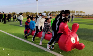 靖边县行政审批服务局：家企携手  大手牵小手一起来运动