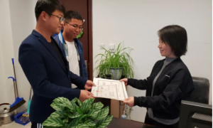 延安市市场监督管理局:高效服务暖人心   企业致谢送锦旗