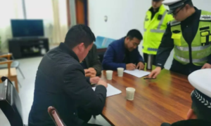 留坝公安交管大队：交通安全教育进企业，做守法文明的驾驶人