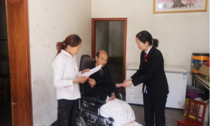 石泉法院：现场发放救助金，服务群众送温暖