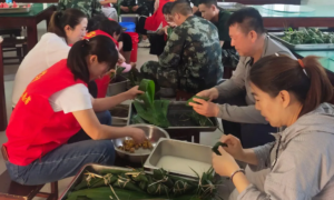 延川县退役军人事务局：延川法援进军营 红枣粽香端午情