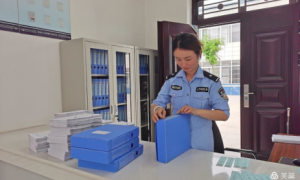 乾县公安局梁村派出所：规范户籍档案  提高便民服务质量