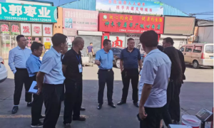 神木市市场监督管理局党组书记、局长张怀明督查农贸市场文明城市创建工作