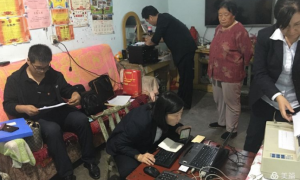 富平联社：“我为群众办实事” 上门服务暖人心