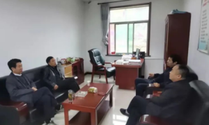 黄龙山国有林管理局党委书记邱布银、局长马宝有先检查指导防汛减灾工作