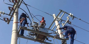 加快实施电网改造 绥德县供电分公司为脱贫攻坚注入充足“电能”
