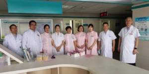 渭南市华州区人民医院领导班子慰问一线护理人员