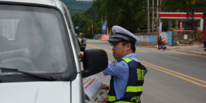 黄龙交警：强化路面秩序整治 维护道路交通安全