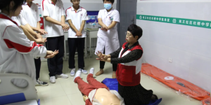 渭南市红十字会杜桥中学应急救护培训中心正式揭牌